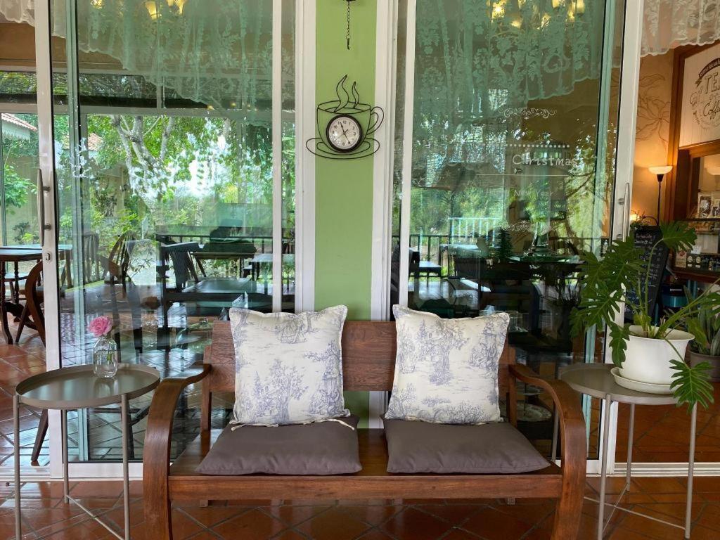 Ruen Maihom Riverside Cabaña Kanchanaburi Exterior foto