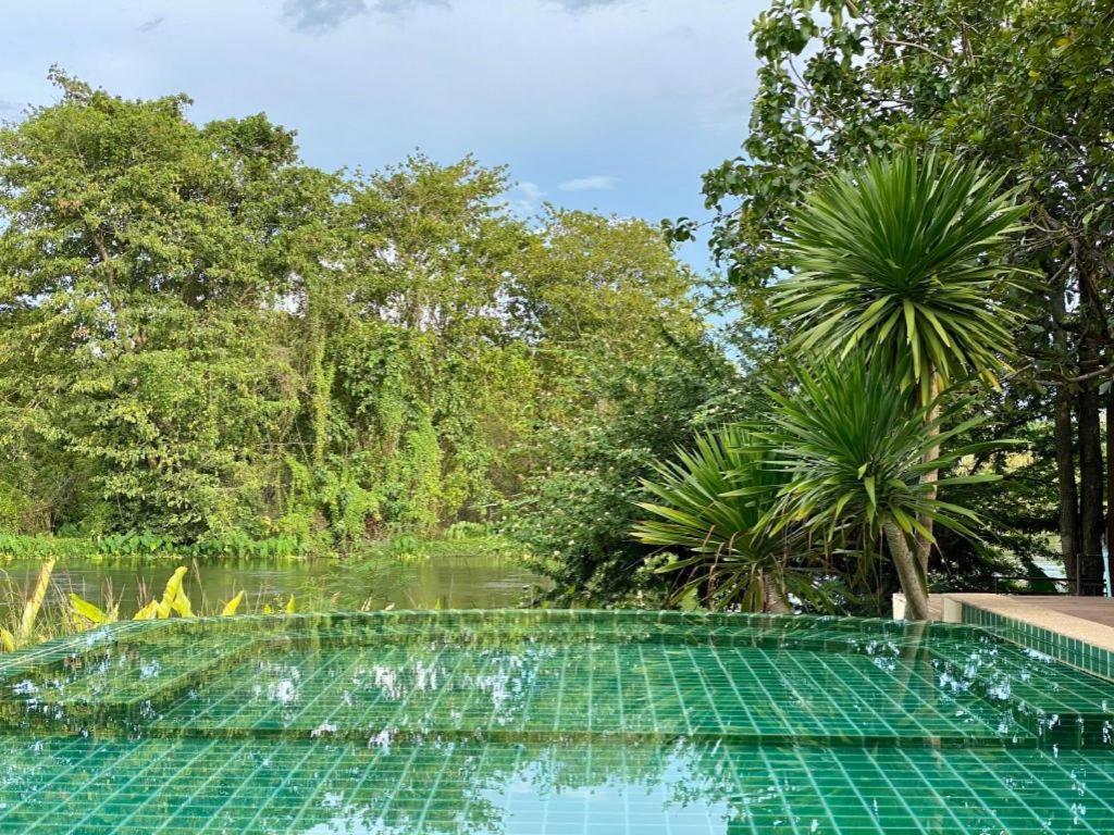 Ruen Maihom Riverside Cabaña Kanchanaburi Exterior foto