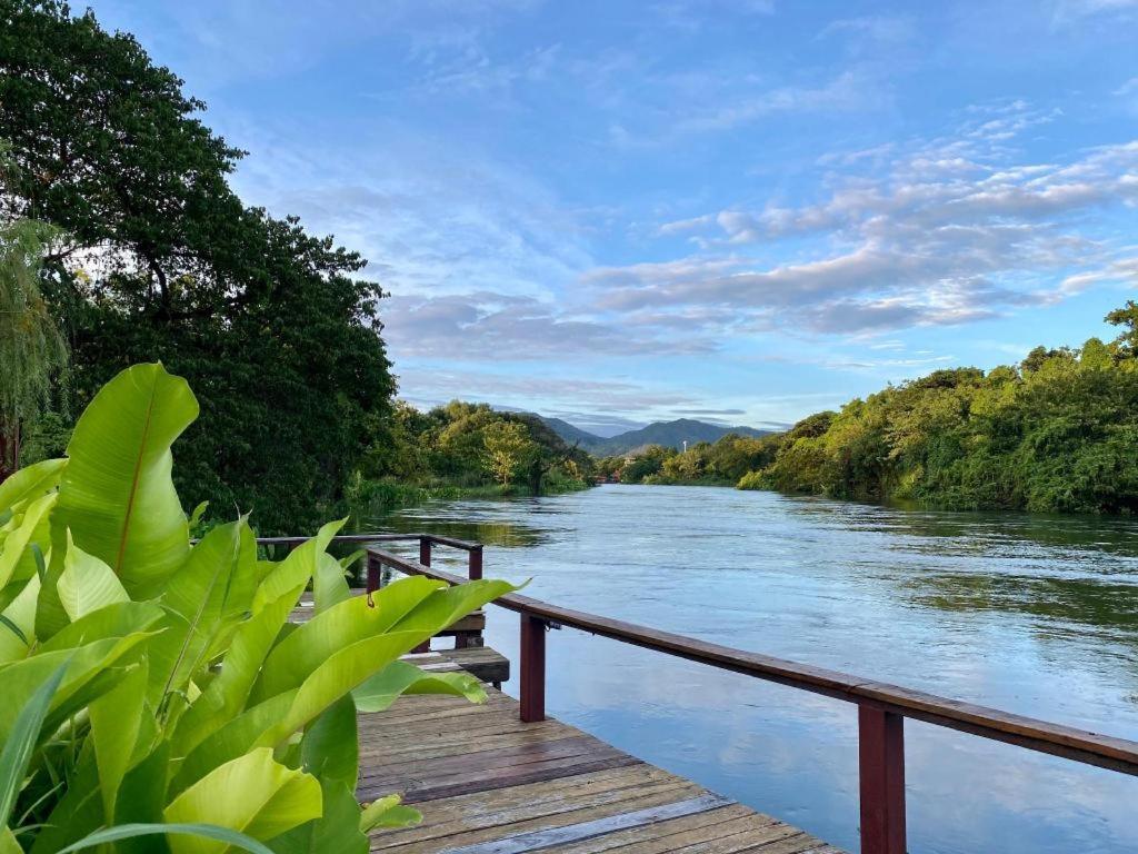 Ruen Maihom Riverside Cabaña Kanchanaburi Exterior foto