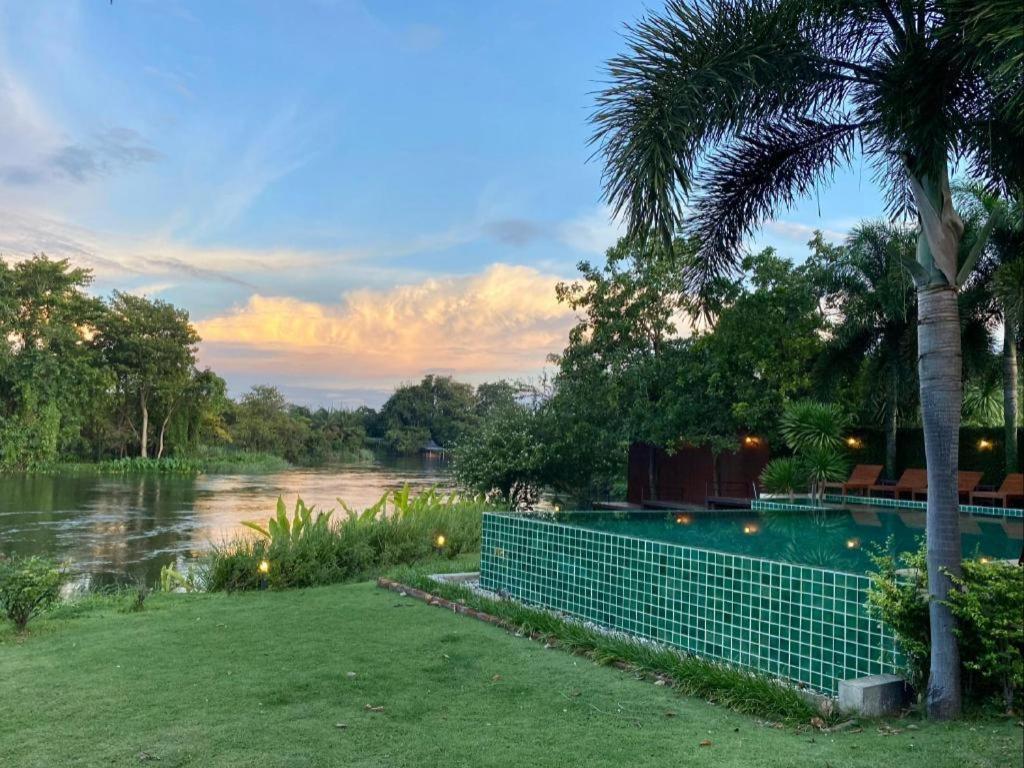 Ruen Maihom Riverside Cabaña Kanchanaburi Exterior foto